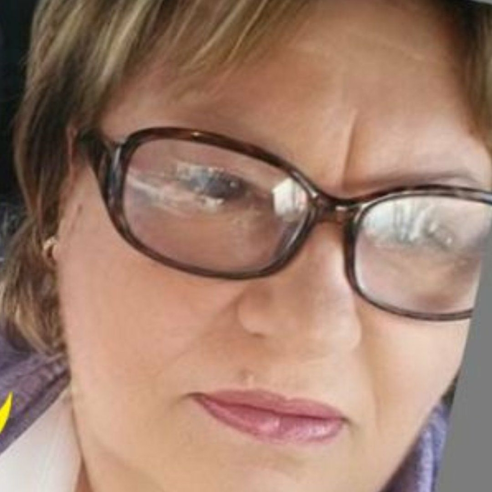 Meet your Posher, Mona